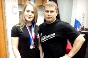 На первенстве страны по армрестлингу волгоградка завоевала 2 медали