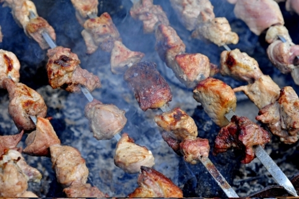 Волгоградцы стали чаще заказывать поваров для шашлыков