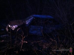 В Волгоградской области ВАЗ протаранил КамАЗ: водитель в больнице