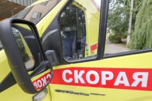 На улице Латошинской в Волгограде пешеход попал под колеса 2 иномарок