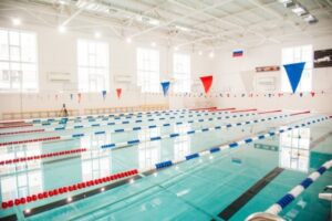 Первенство по плаванию стартовало в волгоградском бассейне «Олимпия»