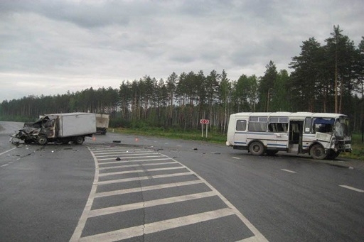Под Волгоградом автобус протаранил «Газель»