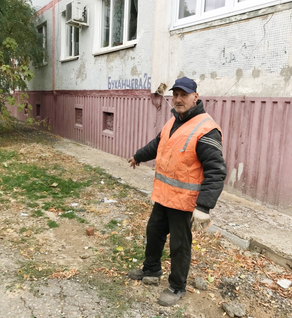 Жители Волгограда с улицы Буханцева: «Помогите найти управу на сумасшедшего соседа!»