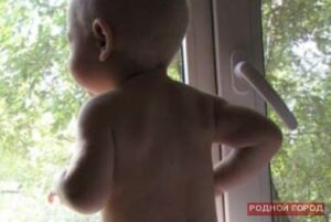 2-летний ребёнок выпал из окна 4 этажа общежития под Волгоградом