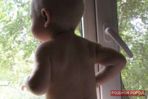 2-летний ребёнок выпал из окна 4 этажа общежития под Волгоградом
