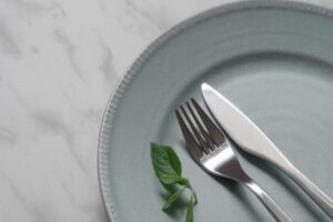 Как почистить посуду и столовые приборы из мельхиора