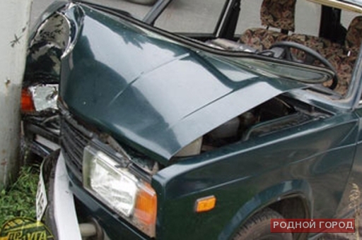 Пьяный автовор в Камышине угнал машину и врезался в столб