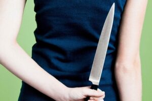 27-летняя волгоградка ранила ножом сожителя за оскорбления