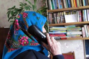 Под Волгоградом у пенсионерки украли 135 тысяч рублей