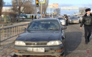 Мужчина на «Тойоте» сбил двух женщин и ребенка на севере Волгограда