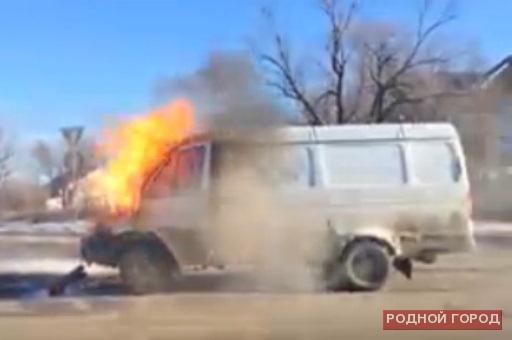 В Советском районе Волгограда после столкновения с MAN сгорела «ГАЗель»