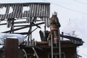 На пожаре под Волгоградом погибли 56-летний мужчина и его внук