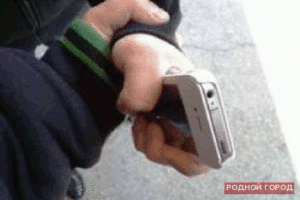 В Волгограде 34-летнего мужчину ограбили под угрозой отвёртки