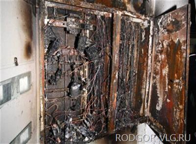 35 волгоградцев эвакуировали на мороз из-за сгоревшего электрощитка