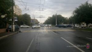 В результате ДТП на проспекте Жукова пострадала девушка, стоящая на тротуаре