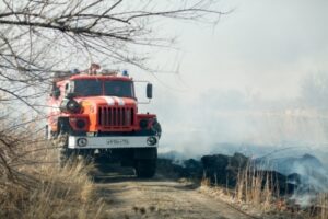 Под Волгоградом добровольцы тушили сенник с 3,5 тоннами сена