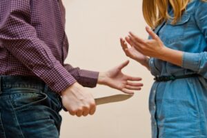 31-летний волгоградец ударил сожительницу ножом в живот за нецензурную брань