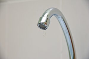 В Волгограде «заклеймят» должников за воду и свет