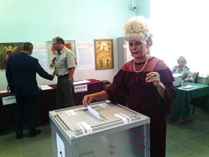 В Новоаннинском районе проголосовала молодеющая пенсионерка