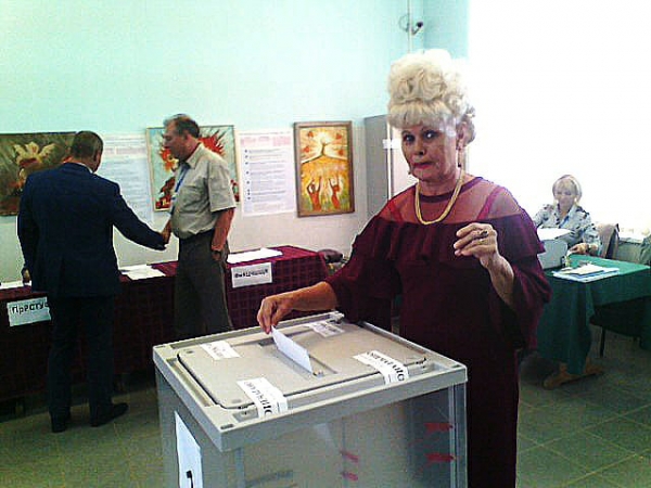 В Новоаннинском районе проголосовала молодеющая пенсионерка
