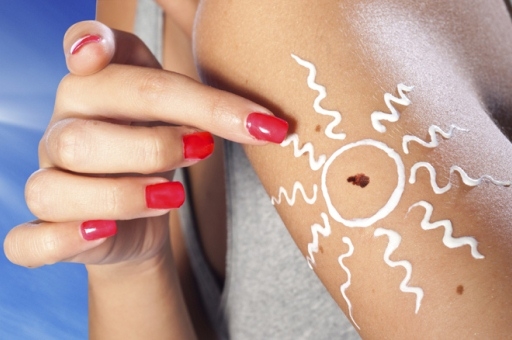 Учёные: Солнечный свет убивает клетки рака