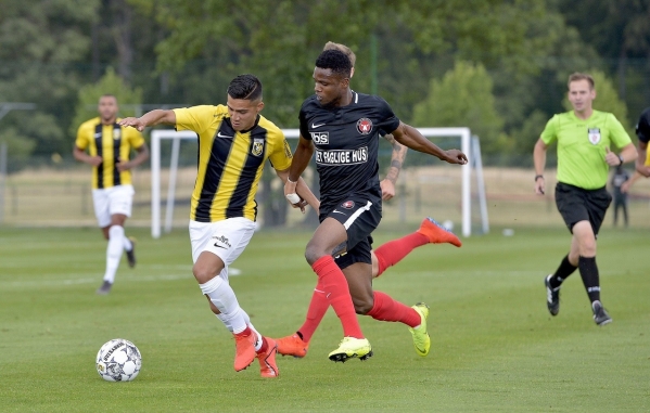 «Витесс» волгоградца Леонида Слуцкого уступил датскому «Мидтьюллану»