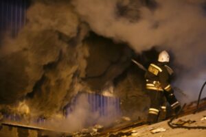 При пожаре в частном доме на западе Волгограда пострадал человек