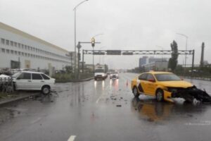 В ДТП с такси пострадал мужчина в Волгограде