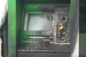 В Волгограде ночью в жилом доме горел банкомат