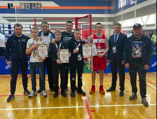 Юные волгоградские боксеры успешно выступили в Майкопе