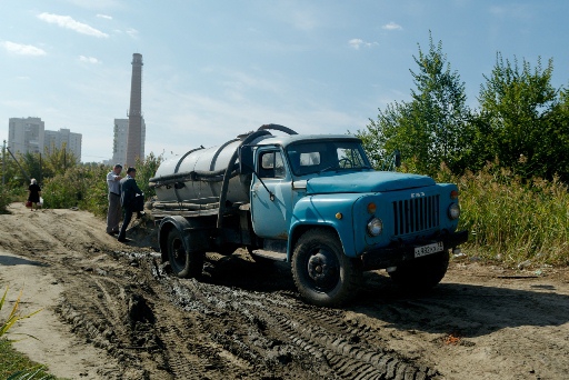 В Волгограде ассенизатор незаконно сливал жидкие отходы