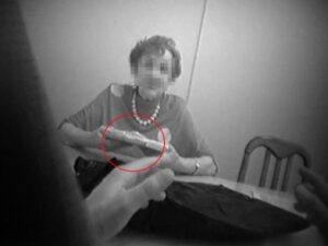 Бабушку и внука задержали за вымогательство трех миллионов рублей у застройщика