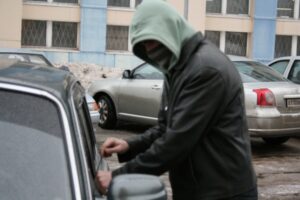 Девятиклассники в Волгограде хотели угнать  и сдать машину на металлолом