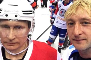 Евгений Плющенко сыграл с Путиным в хоккей