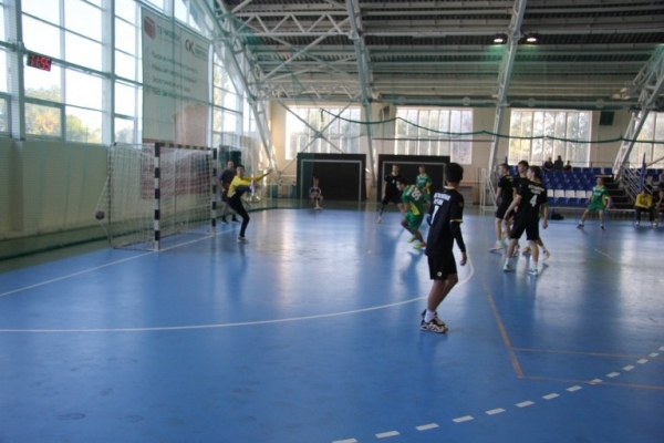 Дублеры волгоградского «Каустика» дважды победили астраханцев