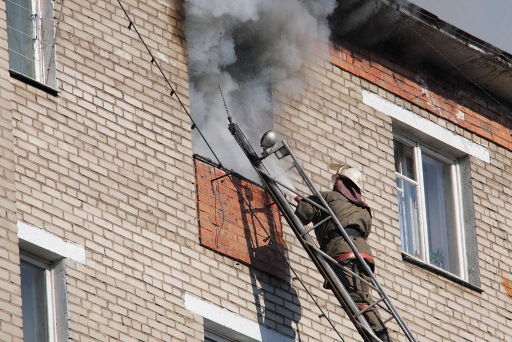 В Волгограде из-за пожара в пятиэтажке эвакуированы 12 человек
