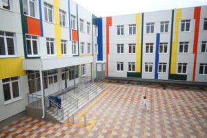 Губернатор Андрей Бочаров посетил новую школу на 1000 мест в Волжском