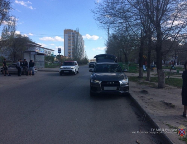 На юге Волгограда под колеса иномарки попала десятилетняя девочка