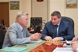 Андрей Бочаров обсудил реализацию федерального проекта с вице-президентом «Ростелекома» Александром Шипулиным