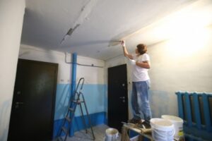 В Волгоградской области ремонтируют подъезды в МКД