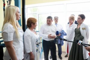 Андрей Бочаров проинспектировал социальные объекты города-спутника