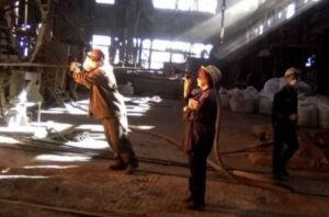 Волгоградка варит сталь для танков и подлодок