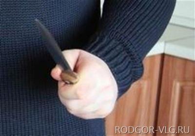 Житель Волгоградской области угрожал ножом ребенку из-за телефона