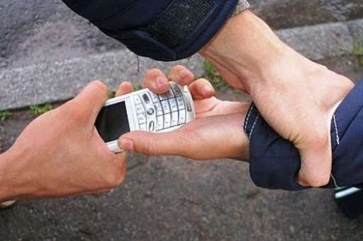 На севере Волгограда избили и ограбили двух 13-летних школьников