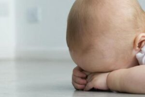 Волгоградка морила голодом малолетних дочерей