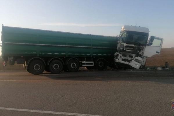 В Волгоградской области в аварии с трактором пострадали люди