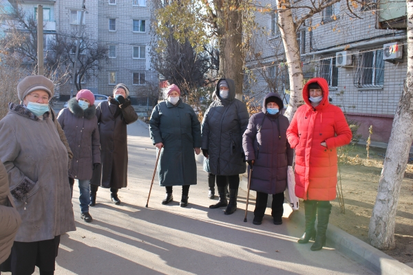 Жители дома на севере Волгограда жалуются на работу коммунальщиков