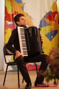 В Волгограде дельфийцы поют, танцуют, готовят и делают прически