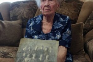 В Волгограде 100-летняя женщина сделала прививку от COVID-19