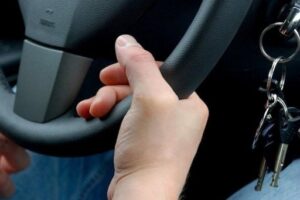 Автомеханик в Волгограде угнал машину клиента и попал на ней в ДТП